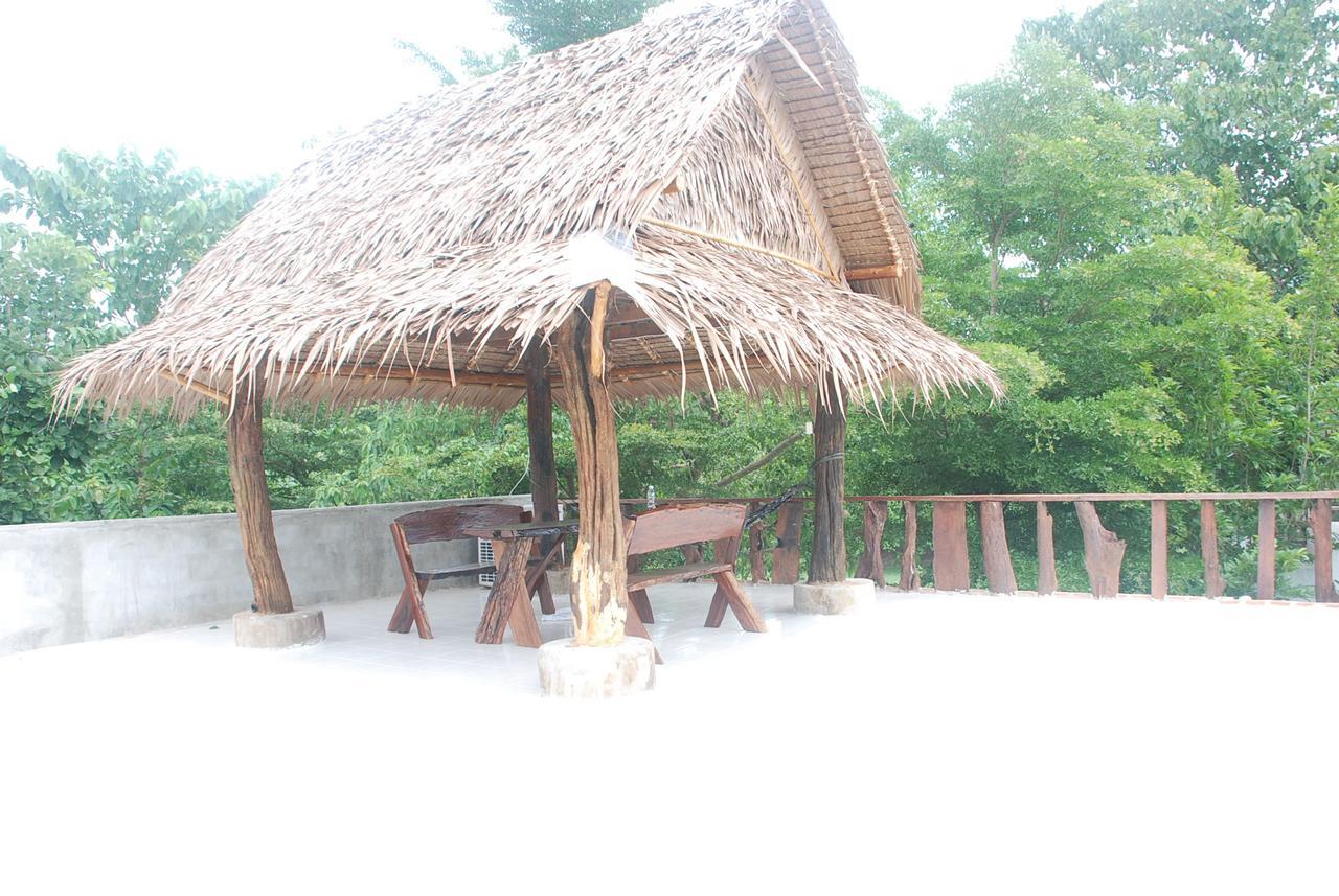 Hotel Baantantara Suan Phueng Exterior foto