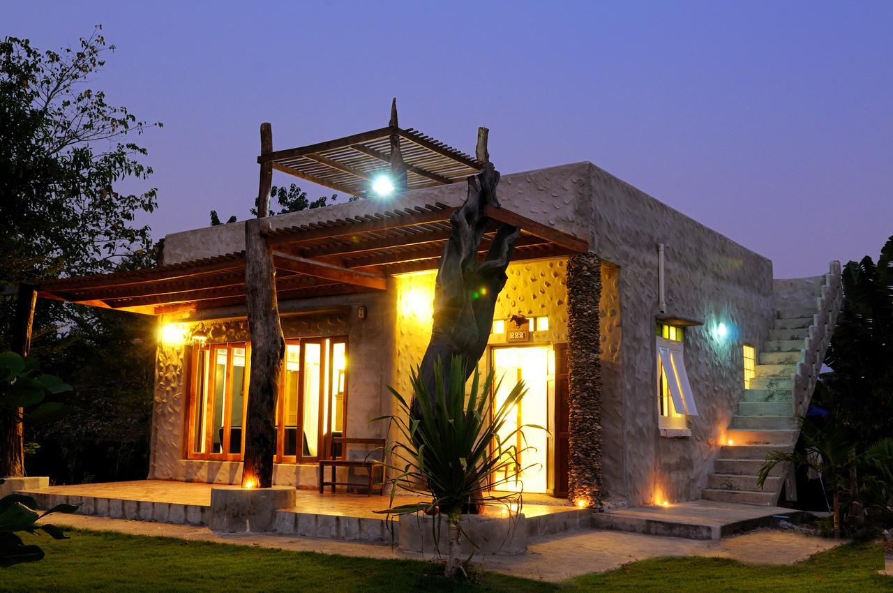 Hotel Baantantara Suan Phueng Exterior foto